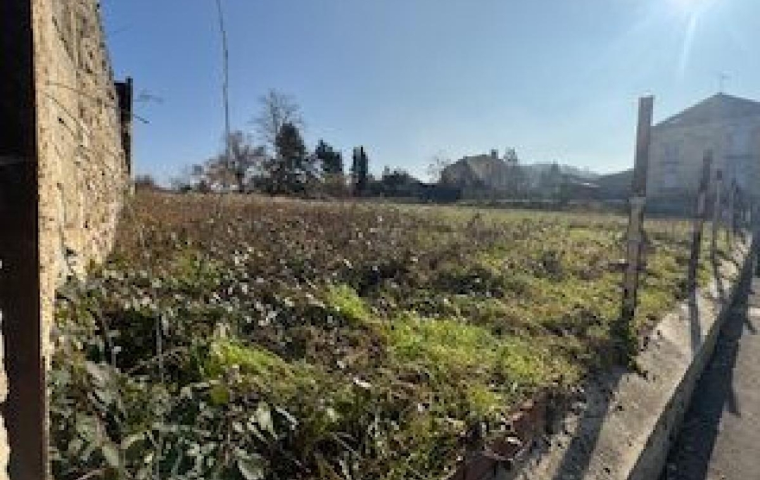 LE VASE IMMOBILIER : Ground | CIRY-SALSOGNE (02220) | 2 100 m2 | 109 000 € 