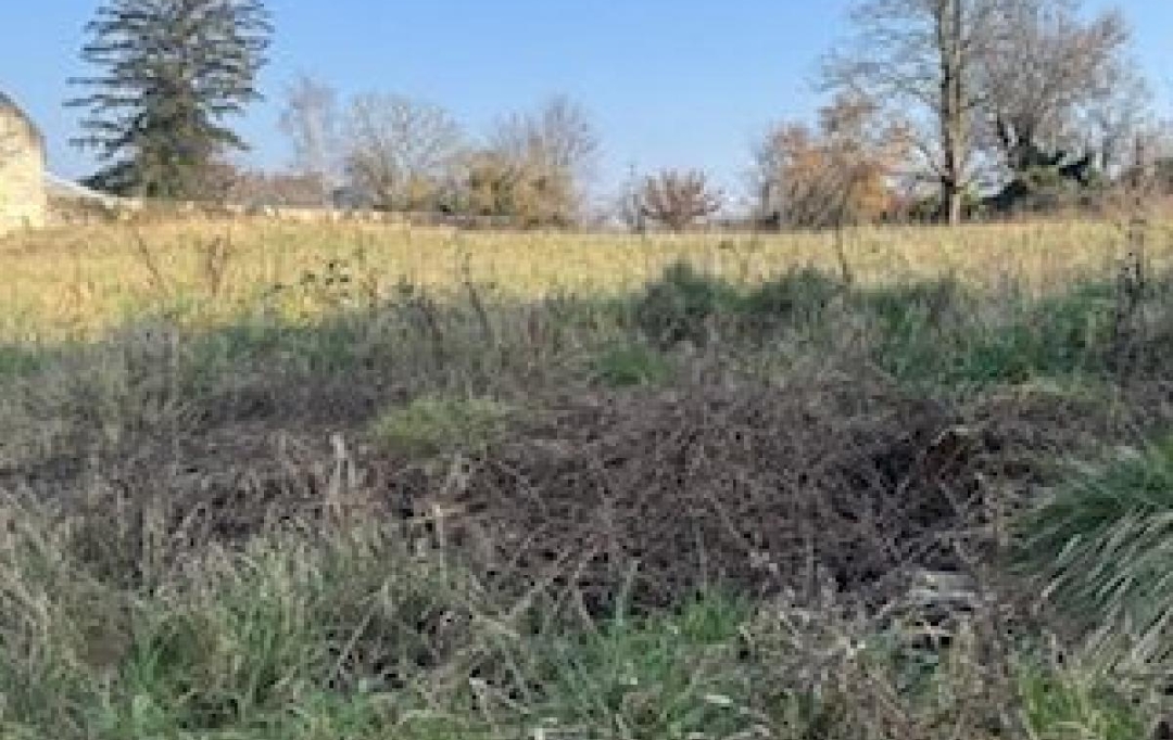 LE VASE IMMOBILIER : Ground | CIRY-SALSOGNE (02220) | 2 100 m2 | 109 000 € 