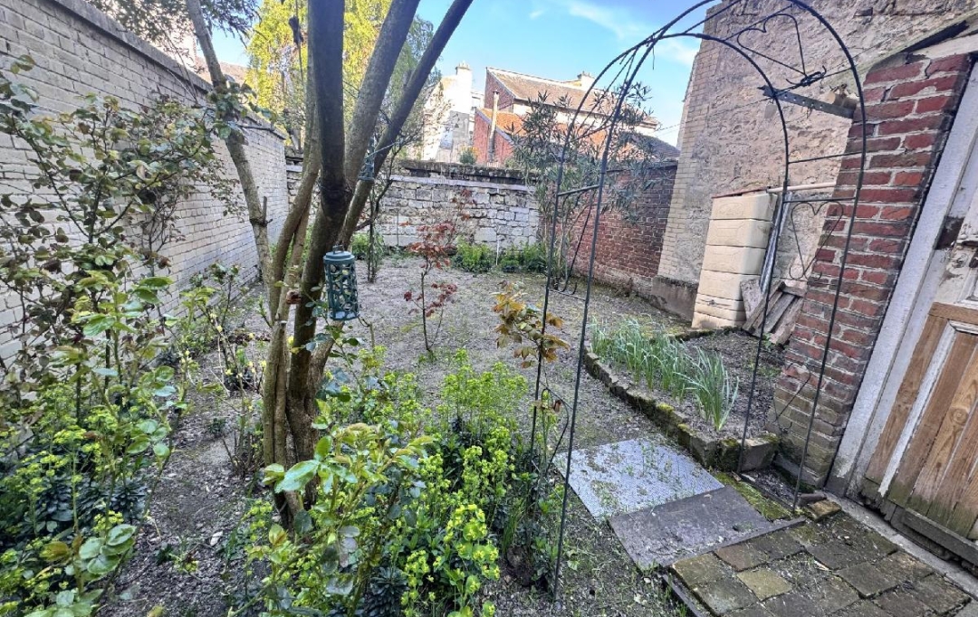 LE VASE IMMOBILIER : Immeuble | SOISSONS (02200) | 168 m2 | 254 000 € 